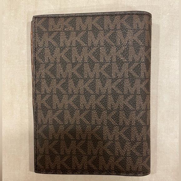 Michael Kors Passport Holder - Picture 4 of 4